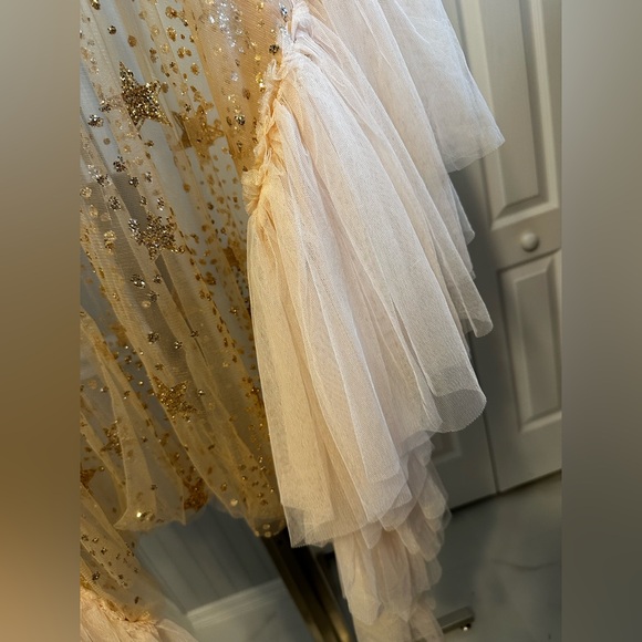 Gold Blush Starry Tulle Cape - Picture 6 of 9